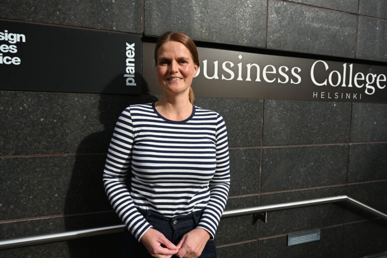 Y-Säätiön henkilöstöpäällikkö kiittää Business College PROn räätälöityä koulutusta